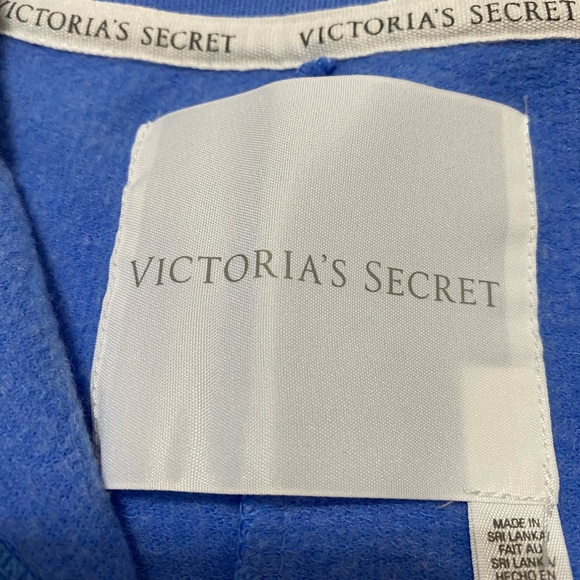 Victoria Secret 3 long sleeve shirts BOGO, or I should say 3 for one. 👚 👕 - Picture 7 of 7